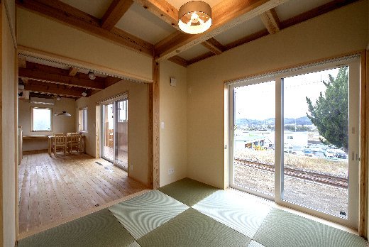 リビングと続きの和室は目積畳に日本一の調湿性能の塗り壁