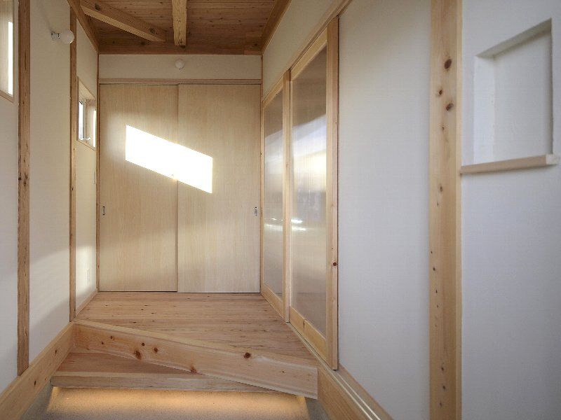 杉赤身床と塗り壁