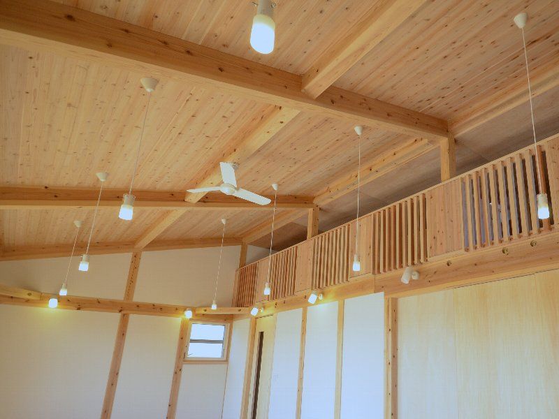 杉の赤身羽目板の天井、太田市木の家